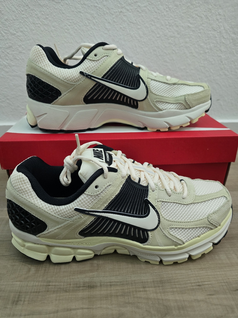 Nike Zoom Vomero 5 Men's Running Sneakers in Cream and Black.9M /10.5W